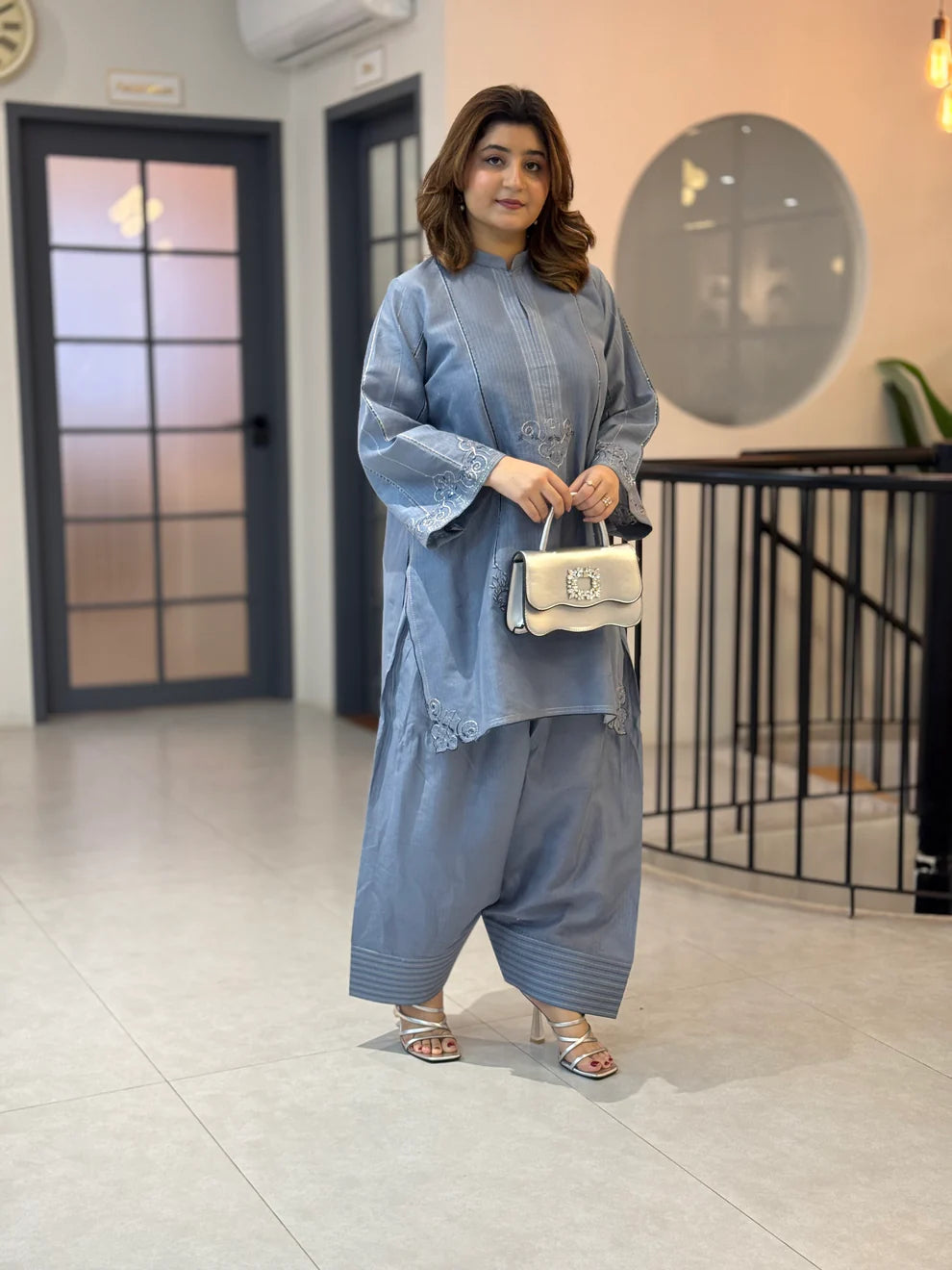 Grey Lawn Embroidered 2-Piece Suit – Stylish & Comfortable