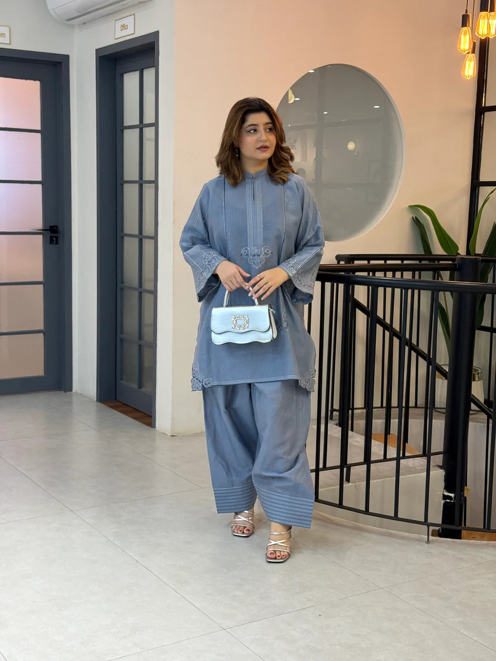 Grey Lawn Embroidered 2-Piece Suit – Stylish & Comfortable