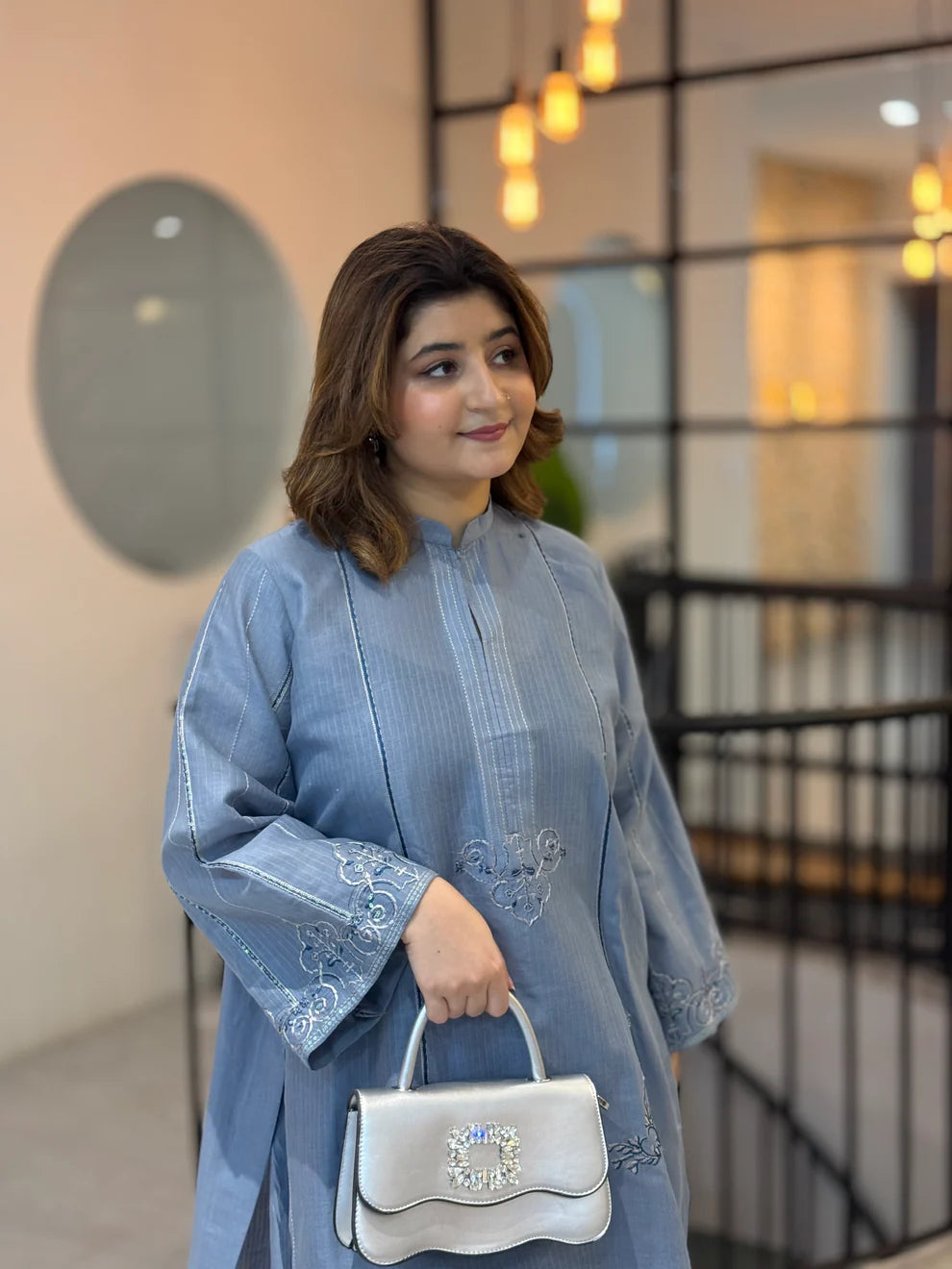 Grey Lawn Embroidered 2-Piece Suit – Stylish & Comfortable