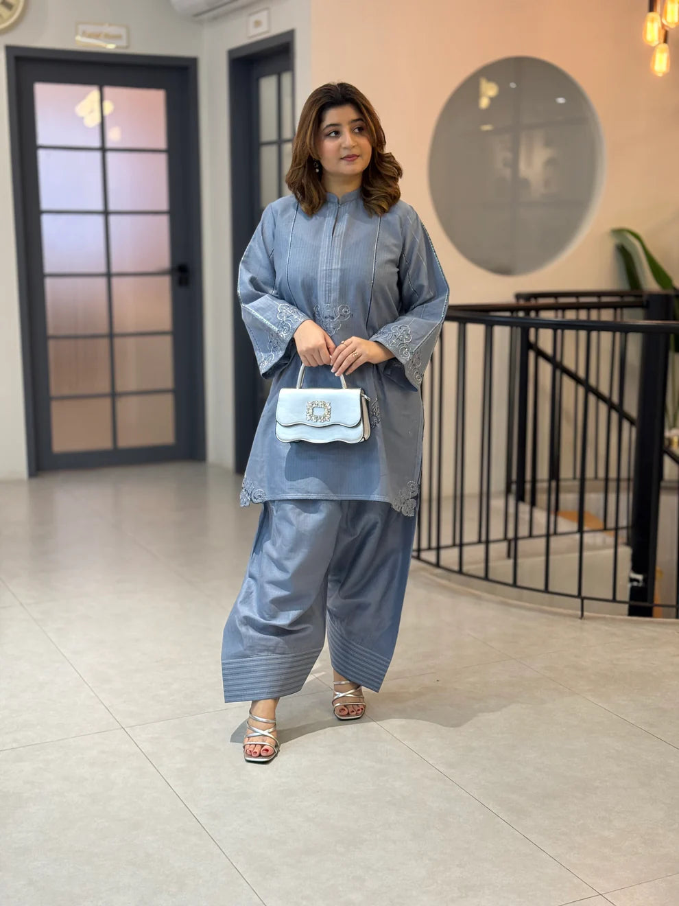 Grey Lawn Embroidered 2-Piece Suit – Stylish & Comfortable