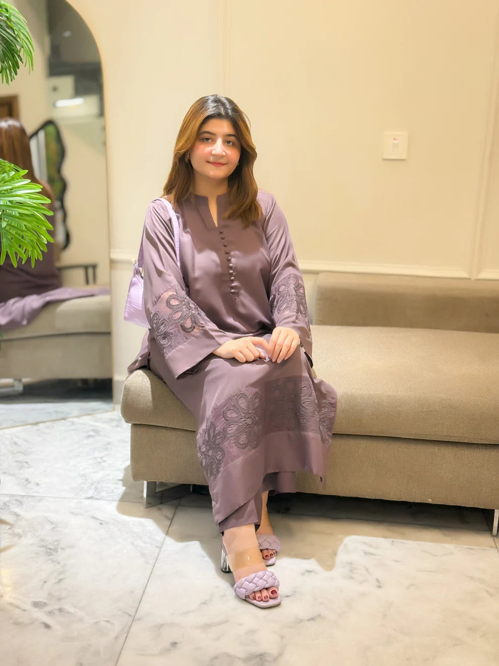 Elegant Mauve Winter Karandi 2-Piece Embroidered Suit