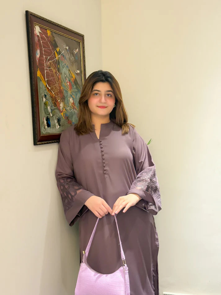 Elegant Mauve Winter Karandi 2-Piece Embroidered Suit