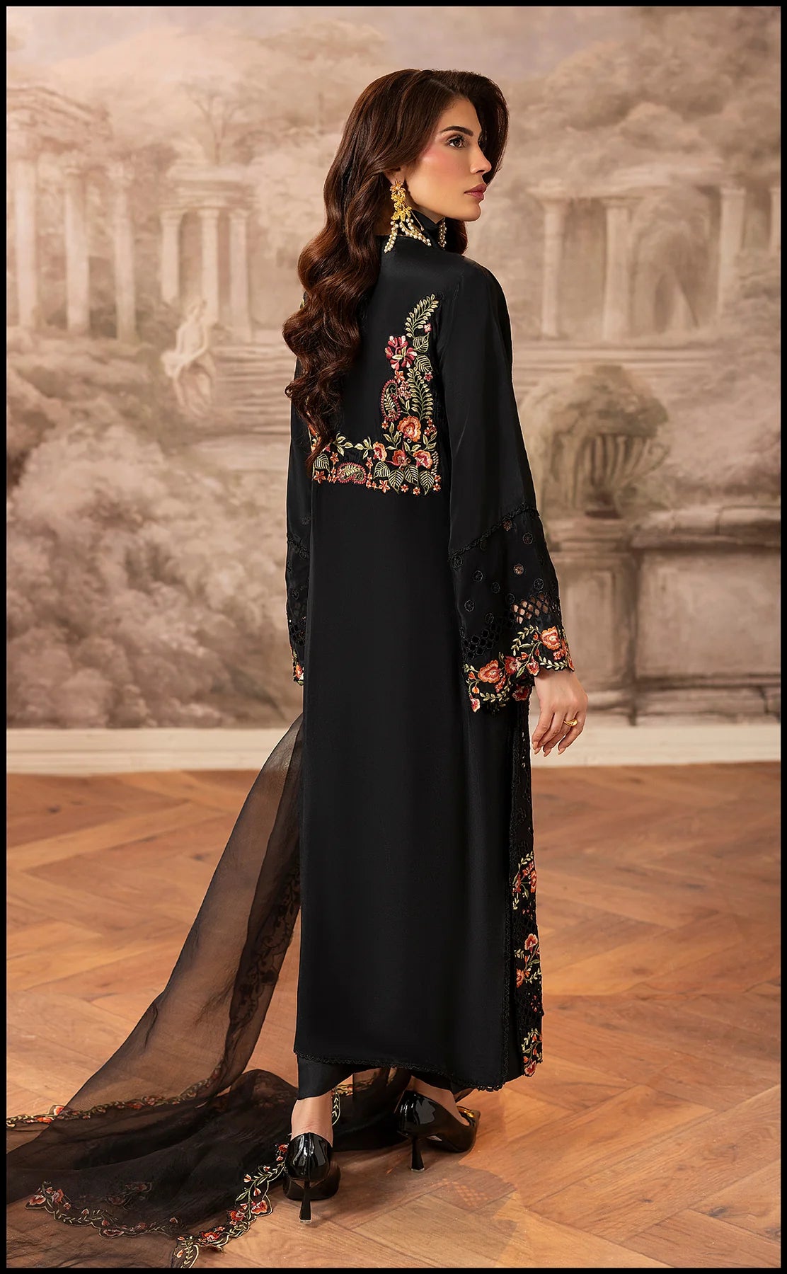 Winter Luxury Embroidered 3 Piece Karandi Suit – Black Rose Elegance