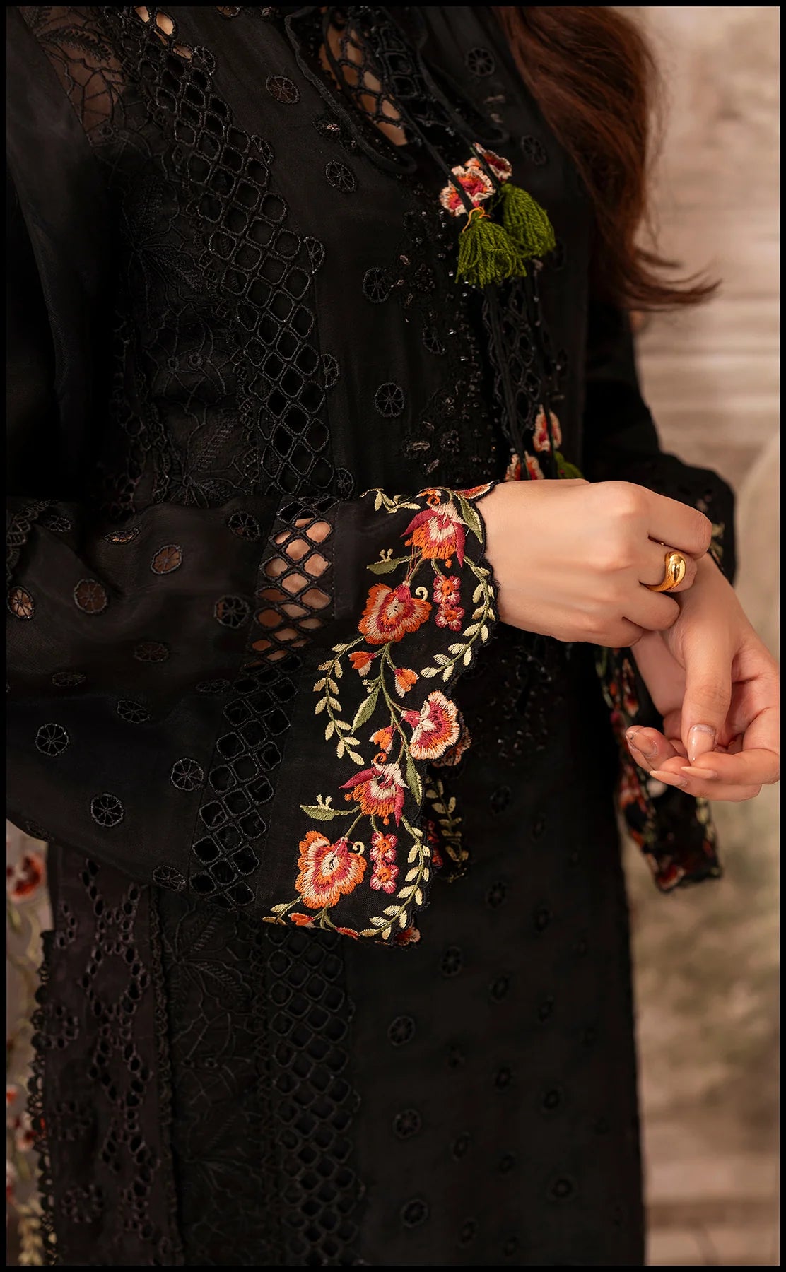 Winter Luxury Embroidered 3 Piece Karandi Suit – Black Rose Elegance
